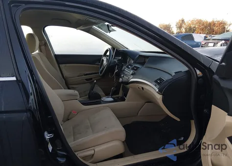 2011 Honda Accord 2.4 Lx z USA, uszkodzony, nr VIN 1HGCP2F30BA093154